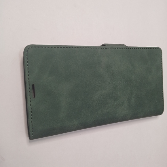 Green Leather Phone Case - Picture 12 of 14